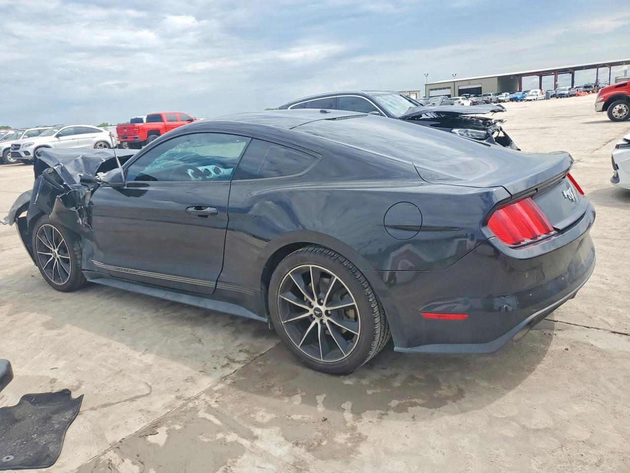 2017 Ford Mustang - zdjęcie 2