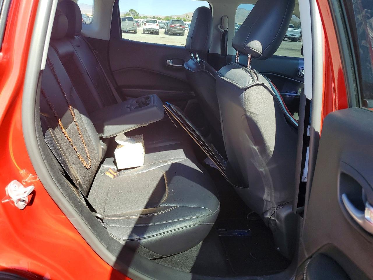 2017 Jeep Compass Latitude - zdjęcie 11
