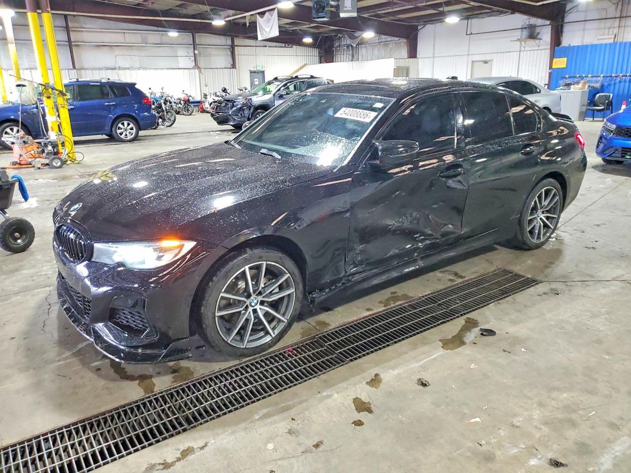 2019 BMW 330Xi - zdjęcie główne