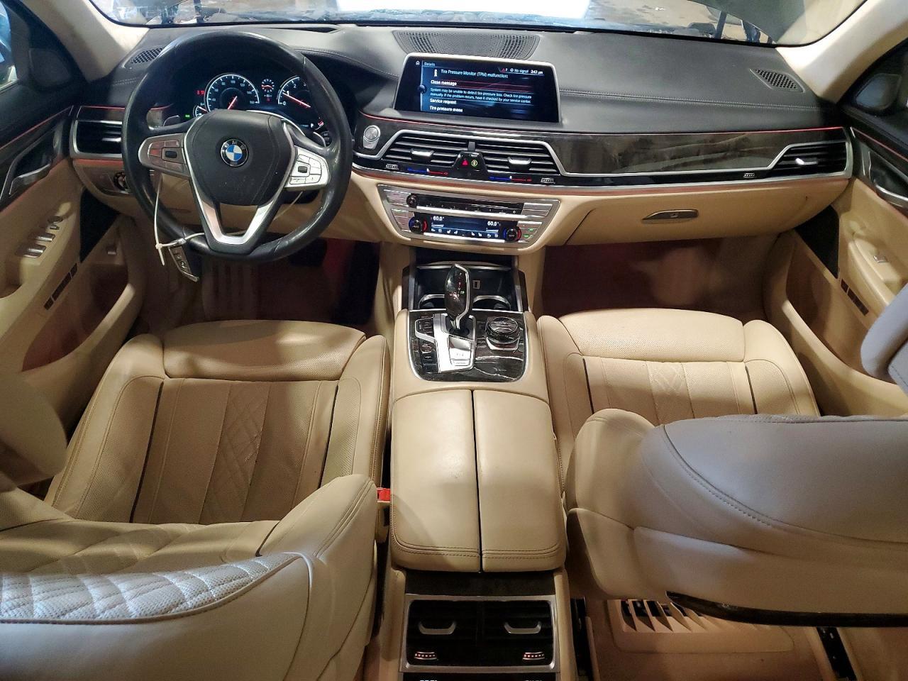 2016 BMW Seria 7 750i - zdjęcie 8