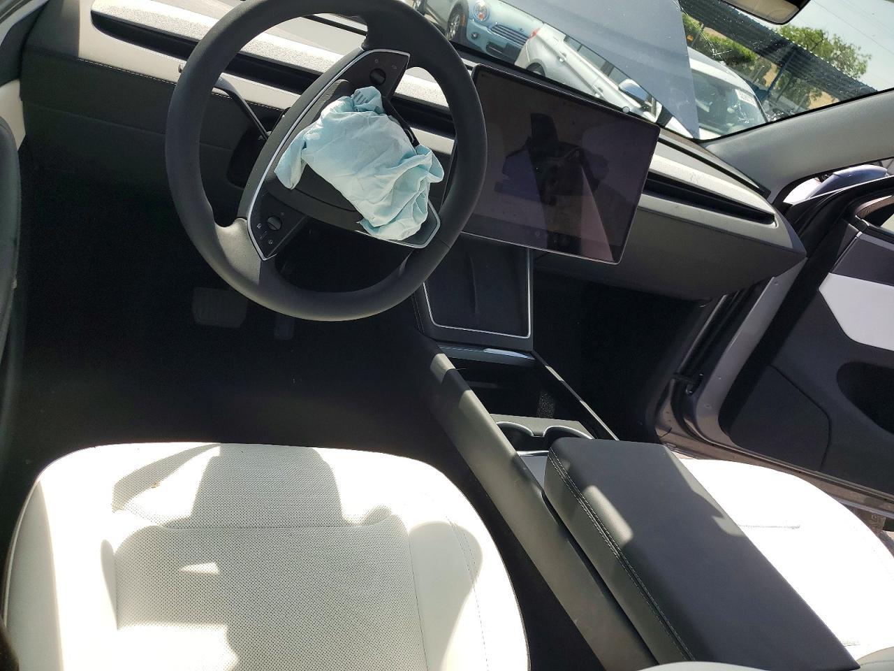 2026 Tesla Model Y - zdjęcie 7
