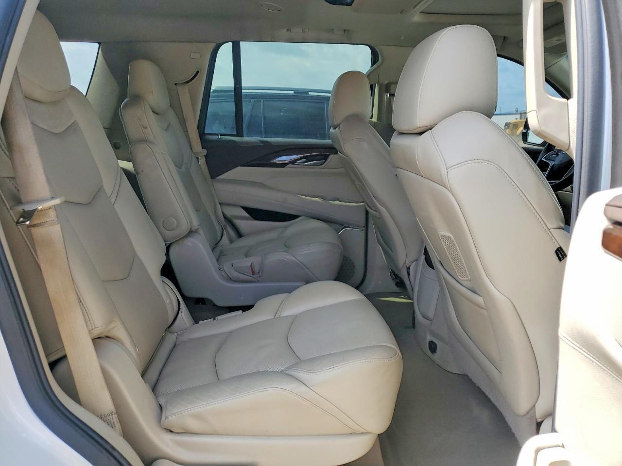 2016 Cadillac Escalade Luxury - zdjęcie 10
