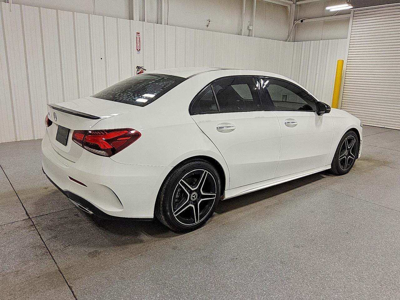 2019 Mercedes-Benz A 220 - zdjęcie 3