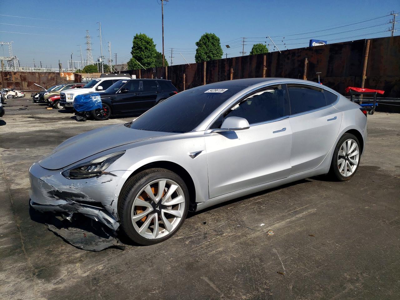 2018 Tesla Model 3 - zdjęcie główne