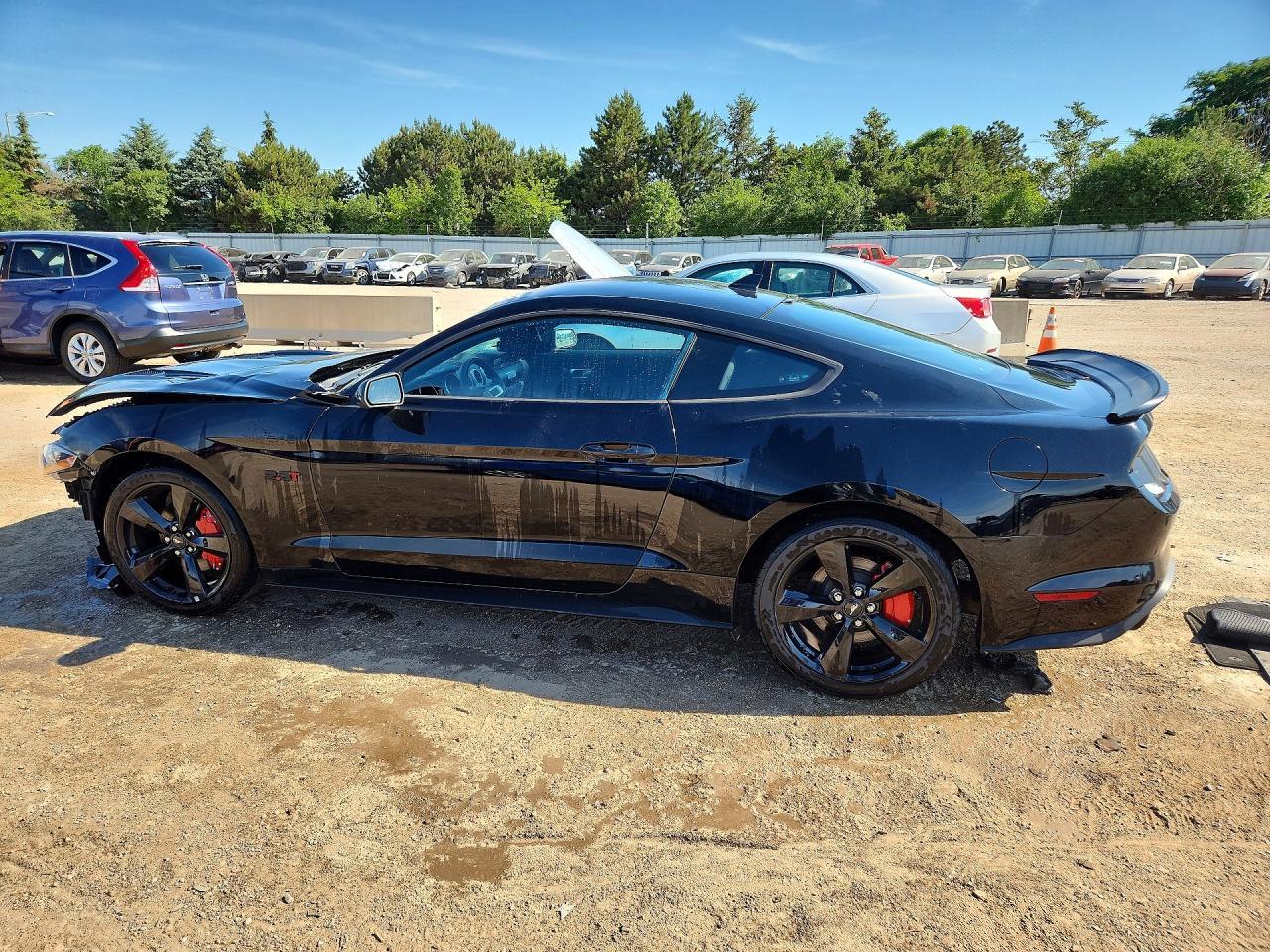 2022 Ford Mustang - zdjęcie 2