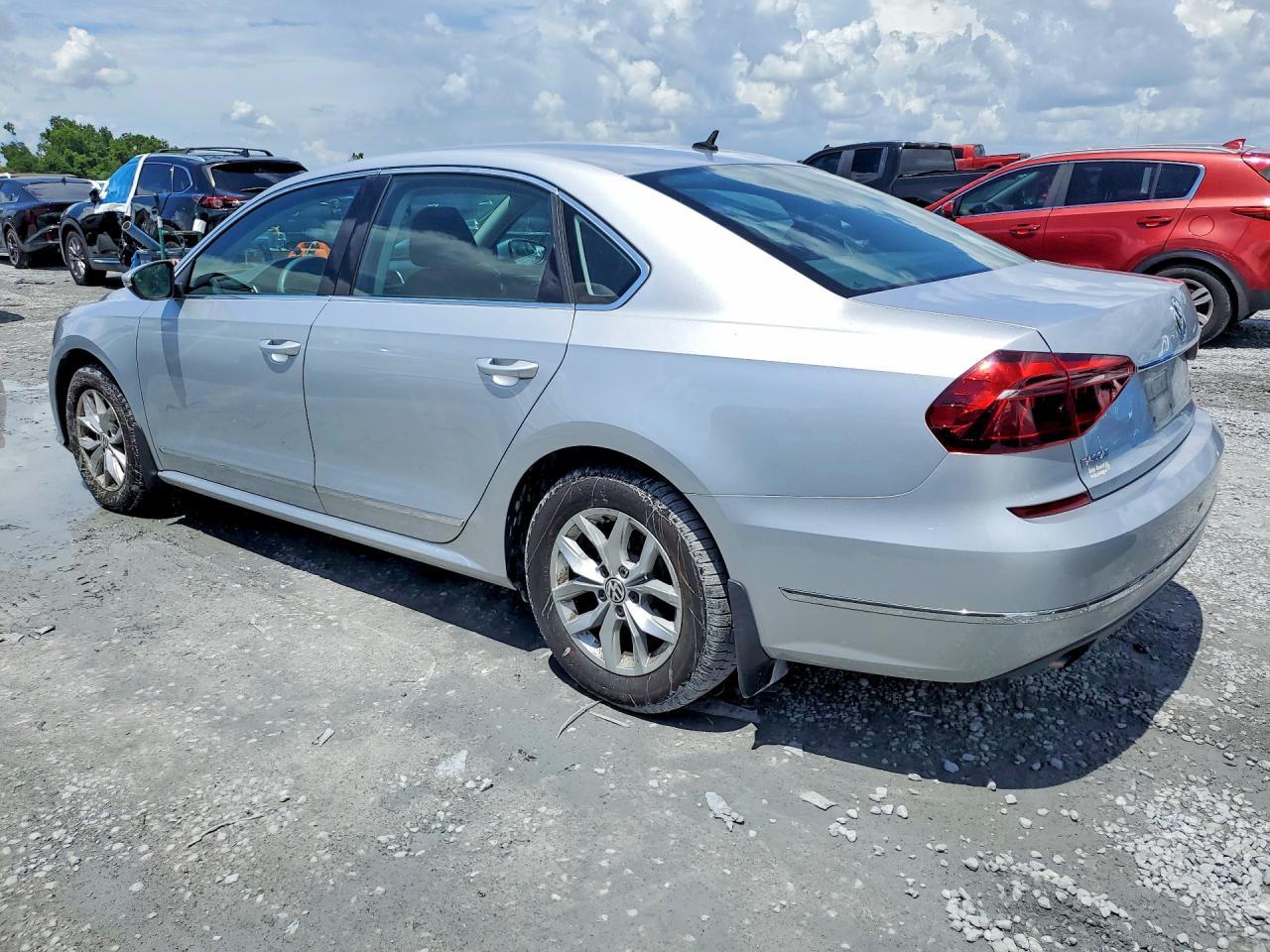 2017 Volkswagen Passat S - zdjęcie 2