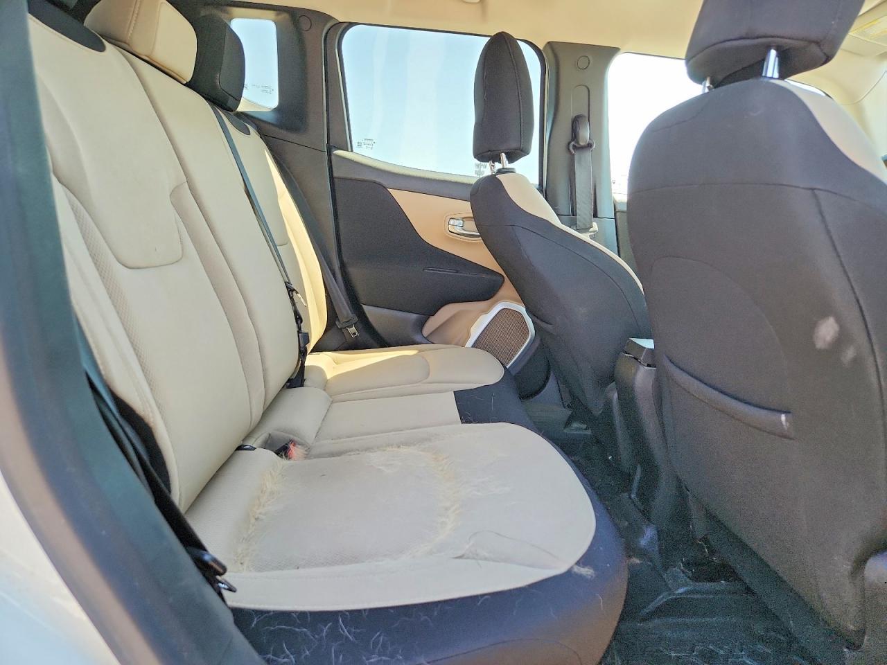 2015 Jeep Renegade Latitude - zdjęcie 11