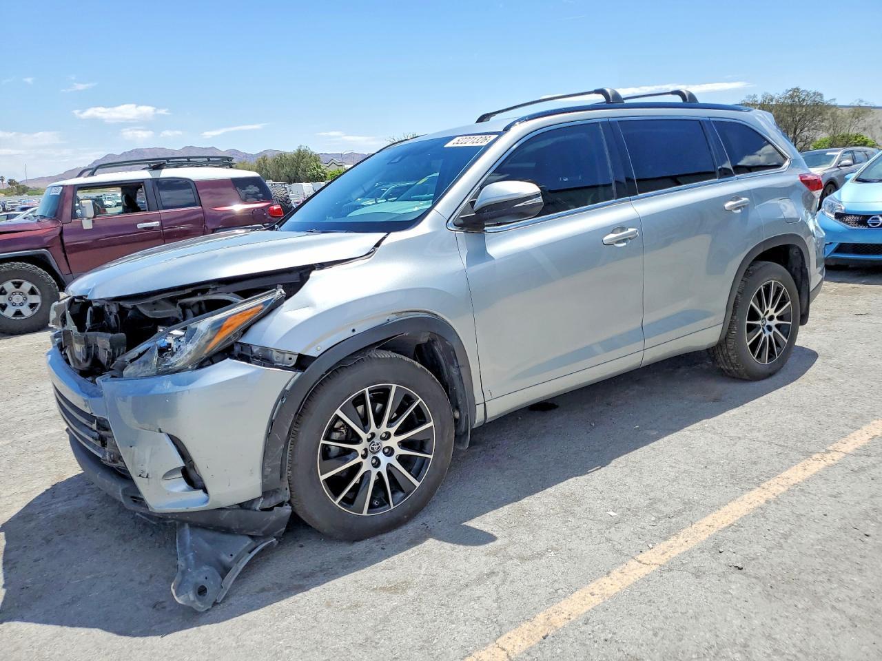 2017 Toyota Highlander Se - zdjęcie główne
