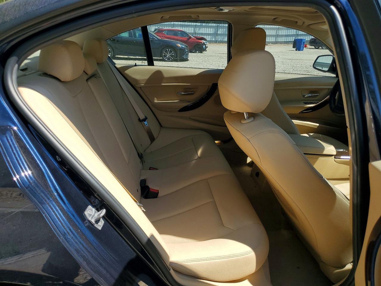 2016 BMW 320 I - zdjęcie 10
