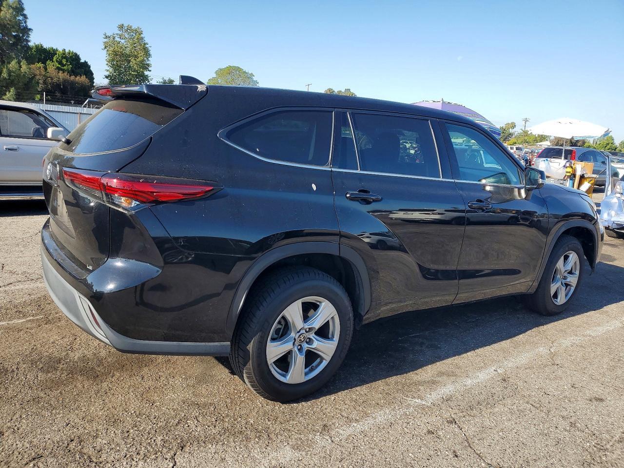 2021 Toyota Highlander Le - zdjęcie 3