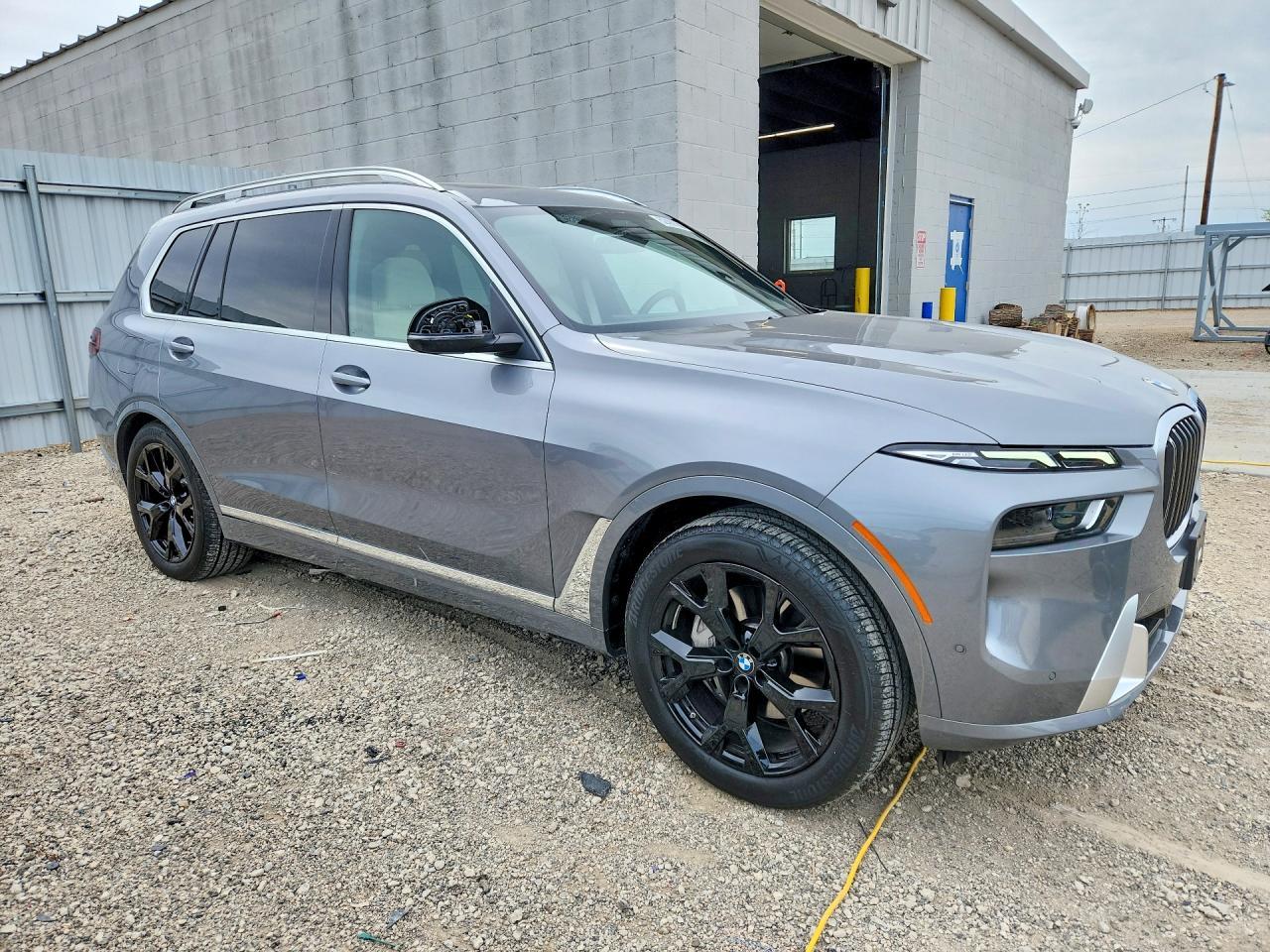 2025 BMW X7 xDrive40I - zdjęcie 4