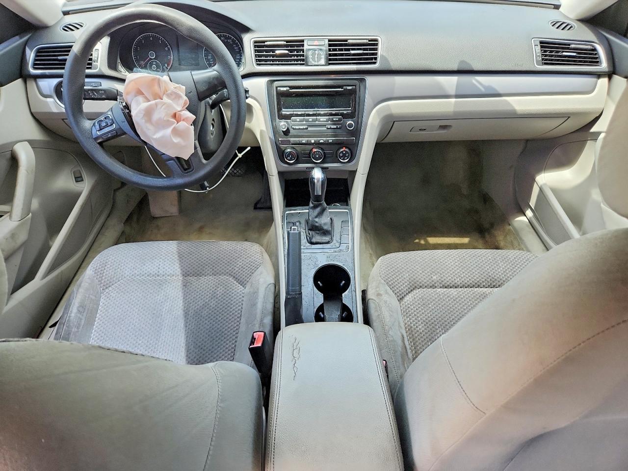 2014 Volkswagen Passat S - zdjęcie 8