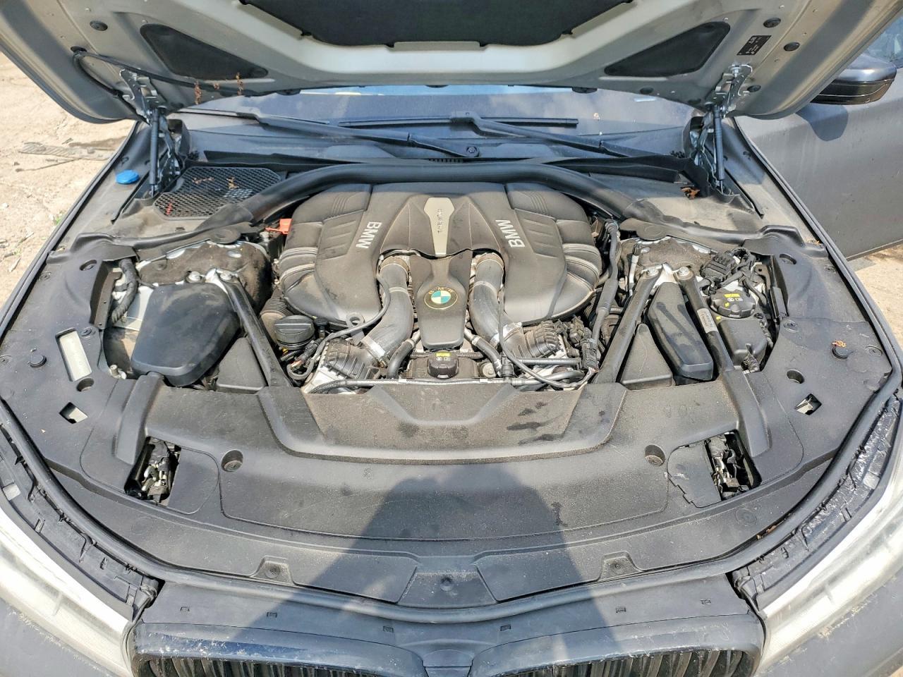 2016 BMW 750 I - zdjęcie 11