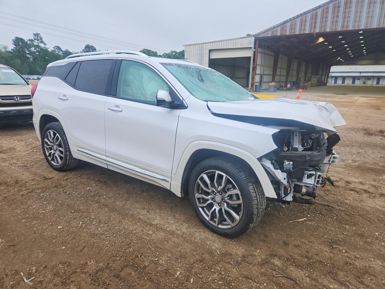2022 GMC Terrain Denali - zdjęcie 4