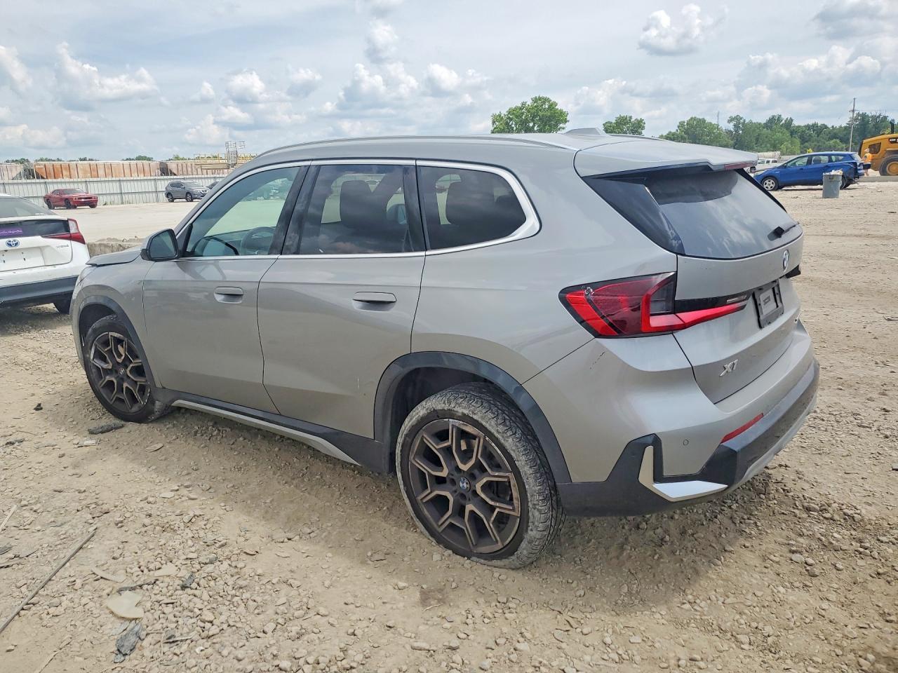 2024 BMW X1 xDrive28I - zdjęcie 2