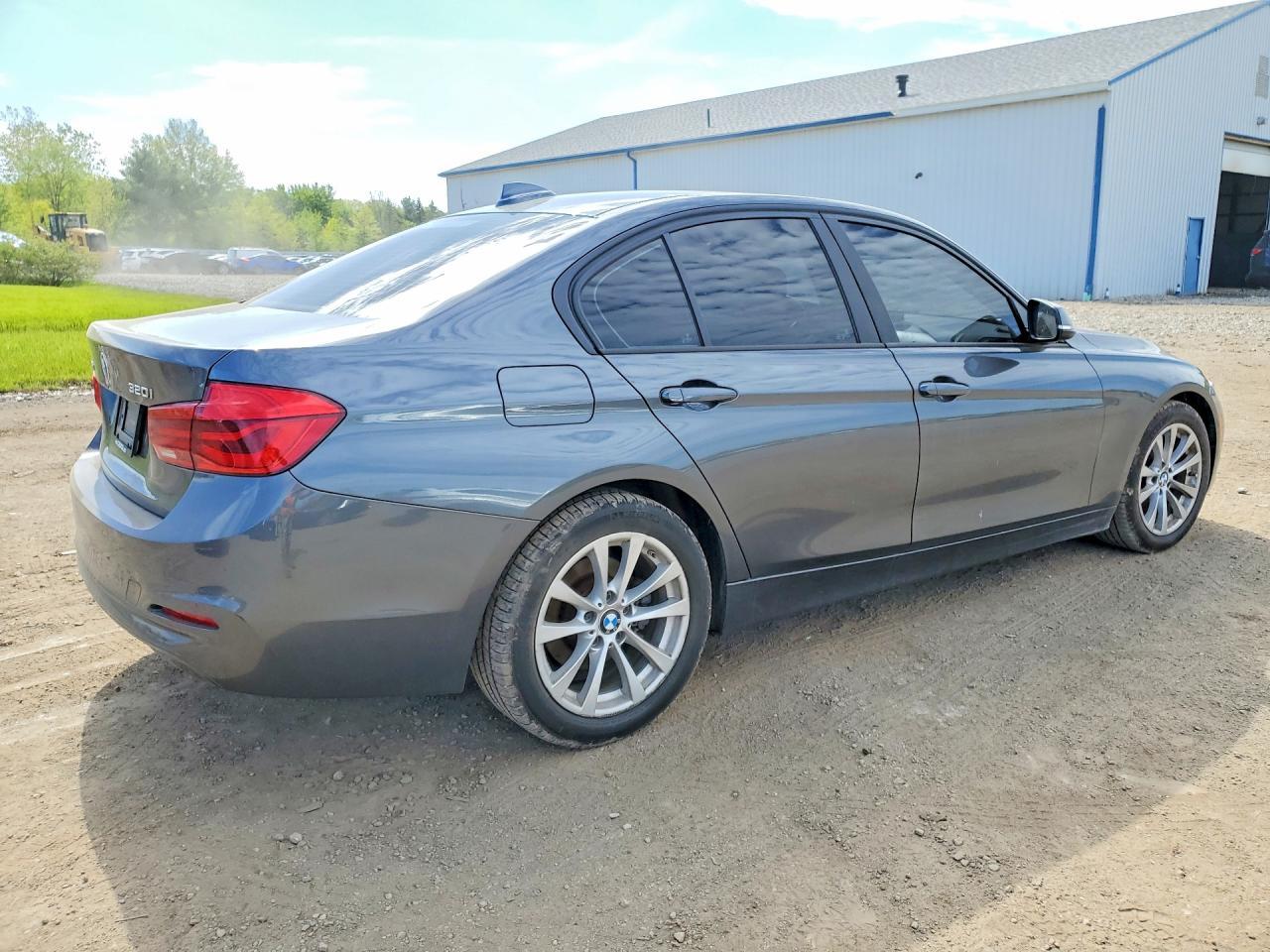 2017 BMW 320 Xi - zdjęcie 3