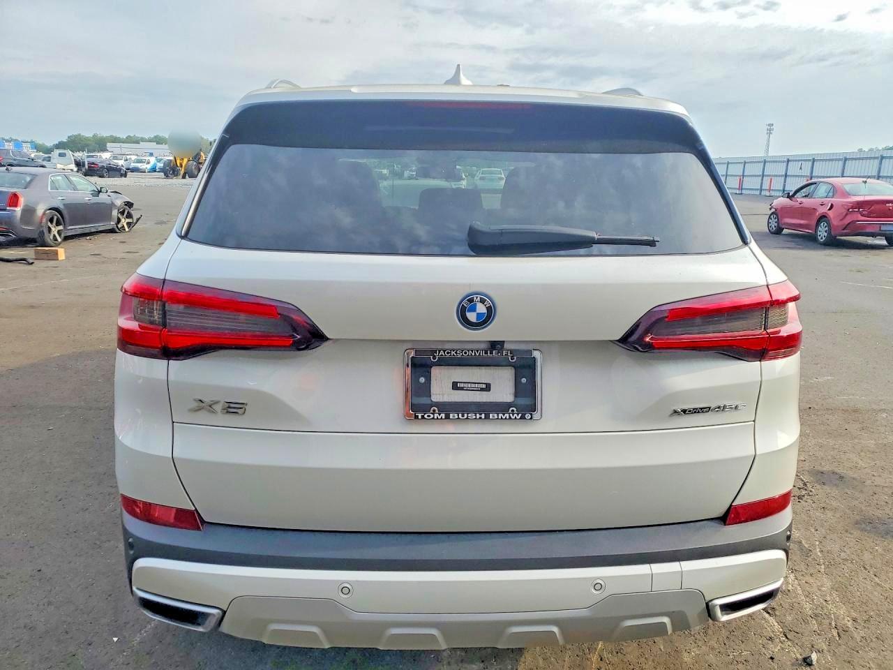 2022 BMW X5 xDrive45E - zdjęcie 6