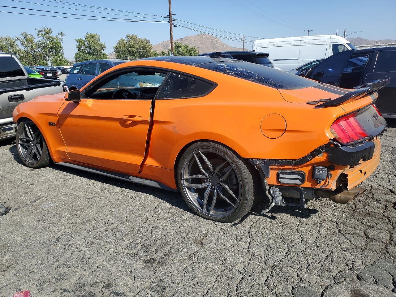2020 Ford Mustang Gt - zdjęcie 2