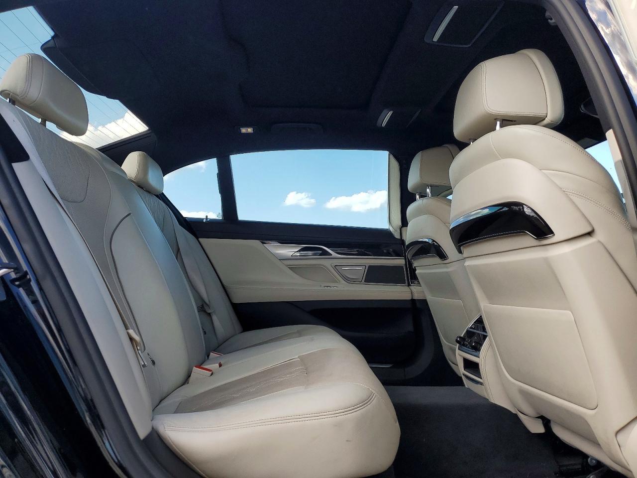 2016 BMW 740 I - zdjęcie 10