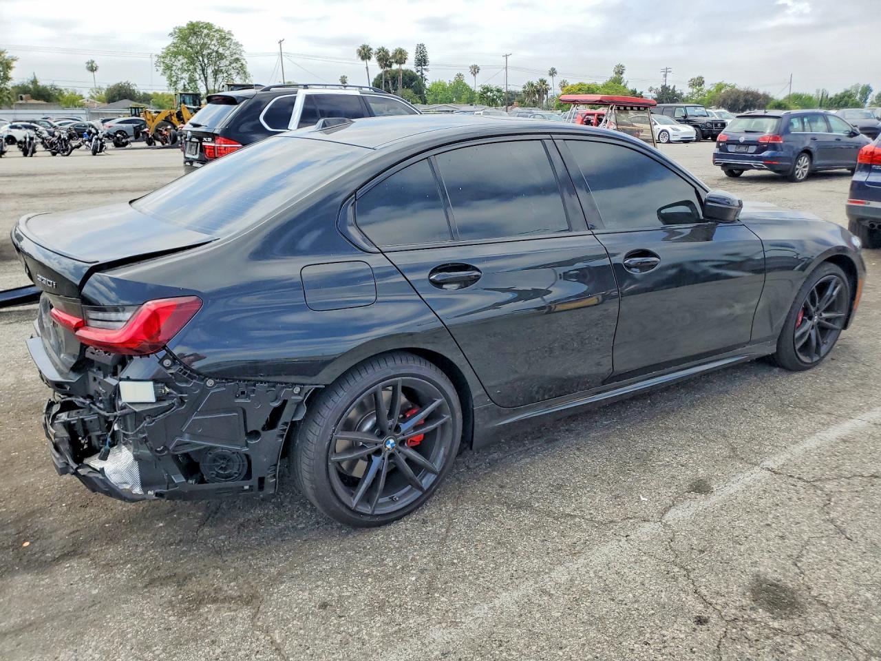 2024 BMW 330I - zdjęcie 3