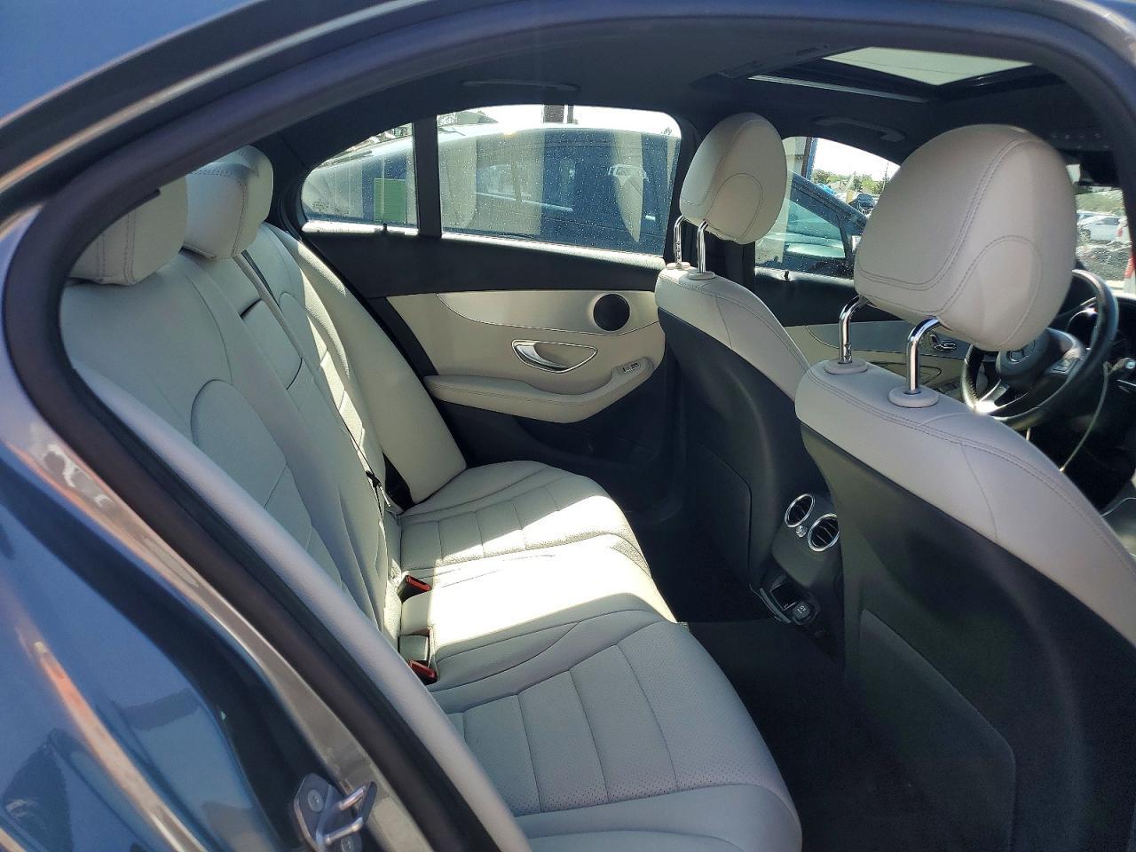 2018 Mercedes-Benz C 300 - zdjęcie 10