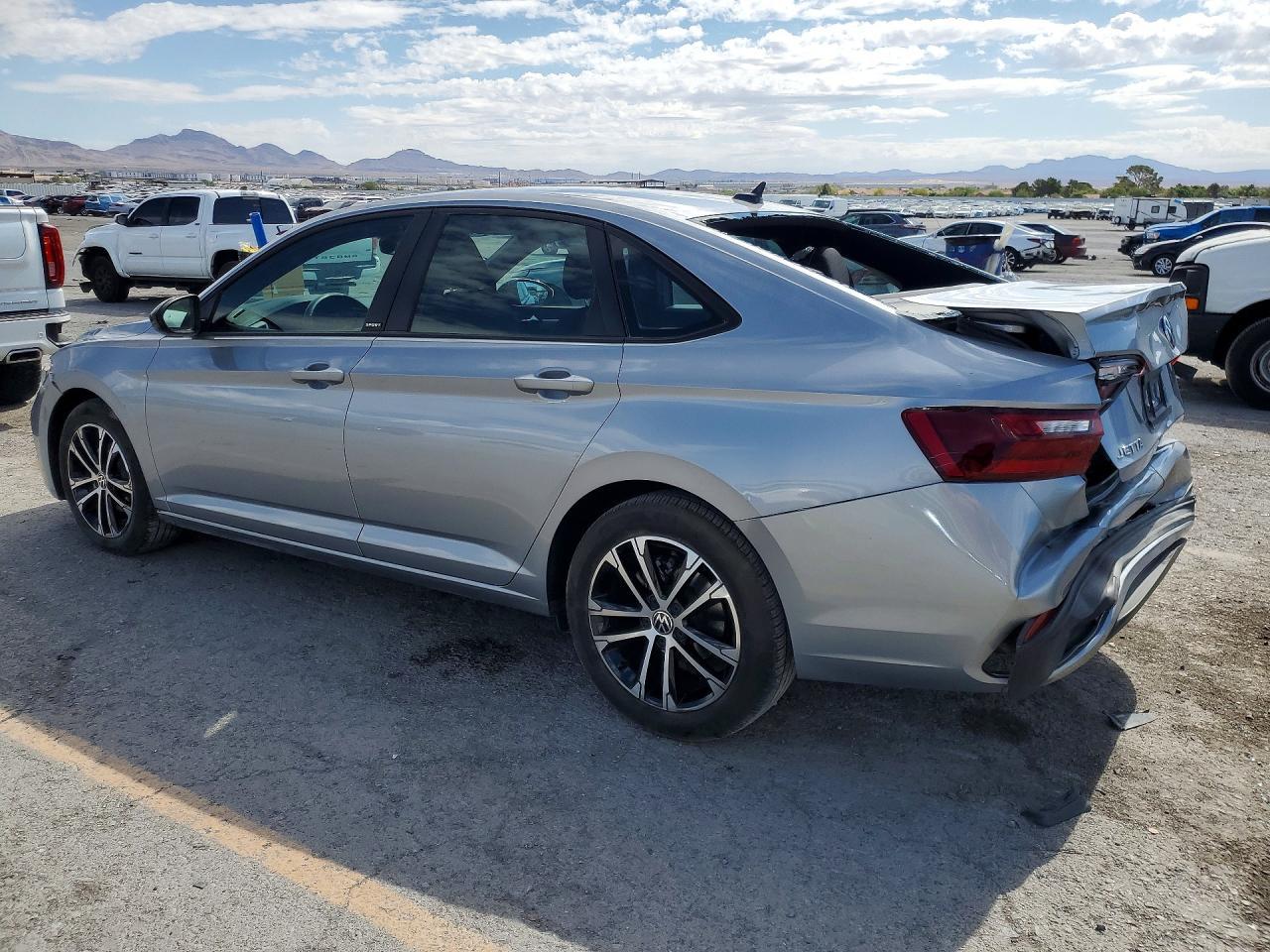 2024 Volkswagen Jetta Sport - zdjęcie 2