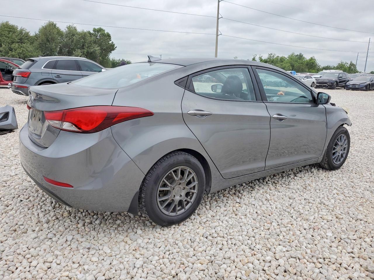 2016 Hyundai Elantra - zdjęcie 3