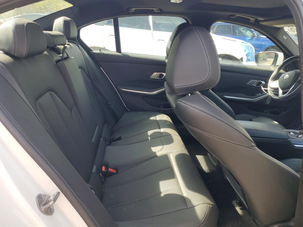 2023 BMW 330Xi - zdjęcie 10