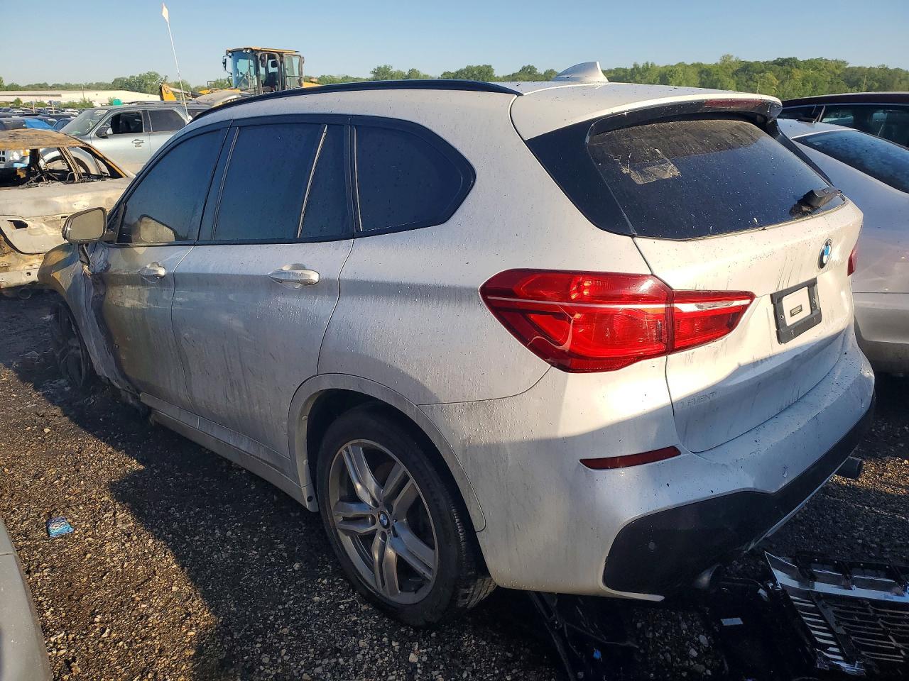 2017 BMW X1 xDrive28I - zdjęcie 2
