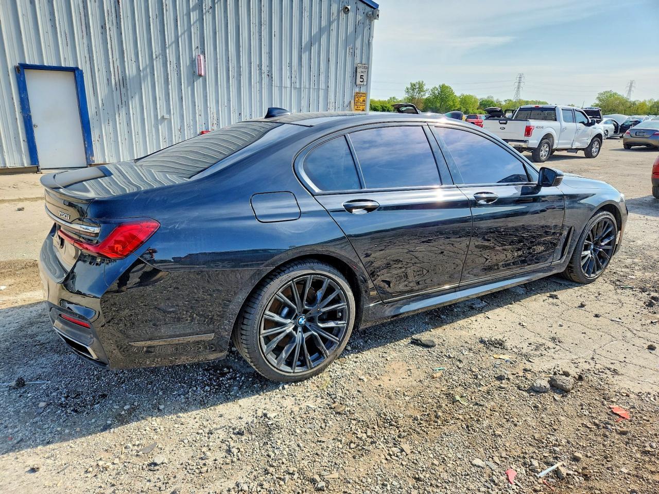 2020 BMW 750 Xi - zdjęcie 3