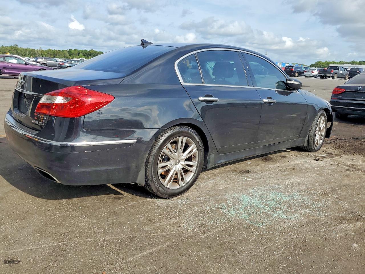 2014 Hyundai Genesis 3.8L - zdjęcie 3