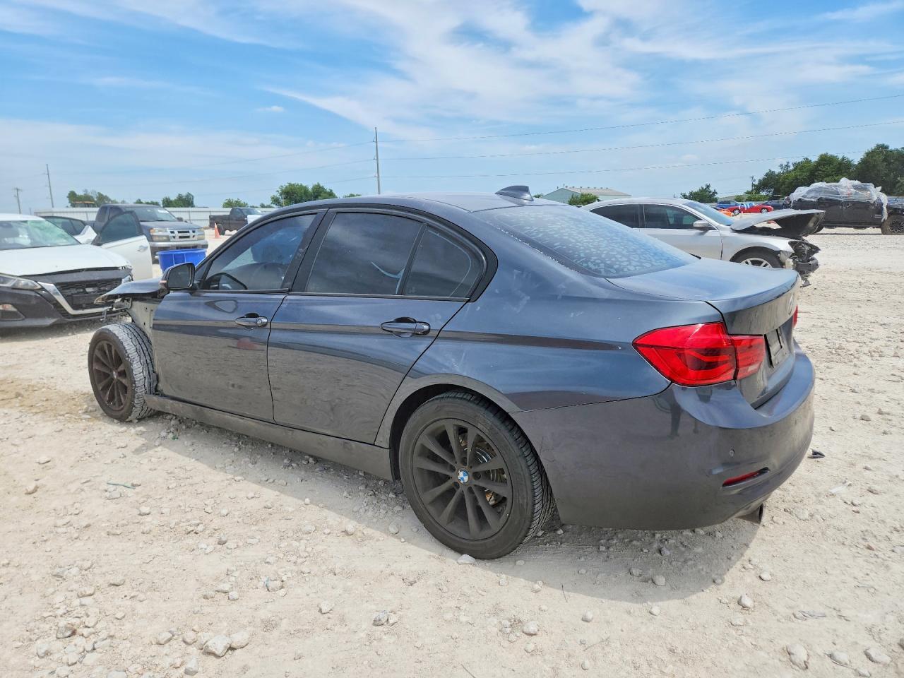 2016 BMW 320 I - zdjęcie 2