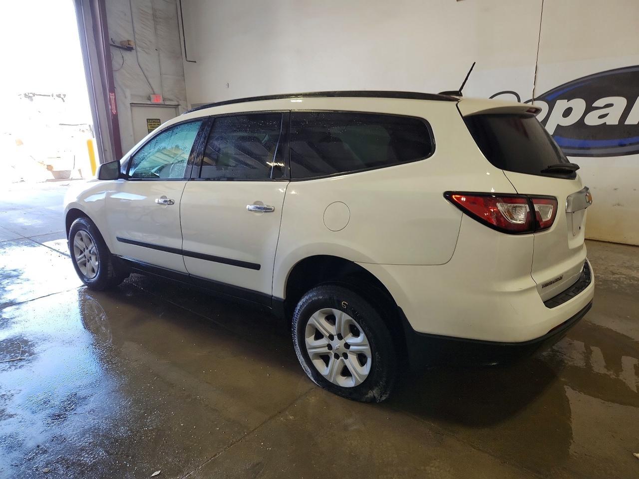 2017 Chevrolet Traverse Ls - zdjęcie 2