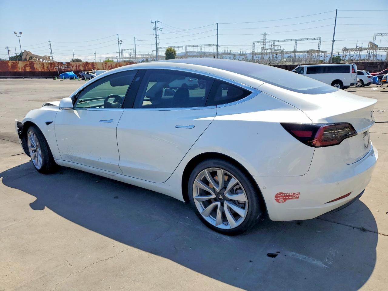 2018 Tesla Model 3 - zdjęcie 2