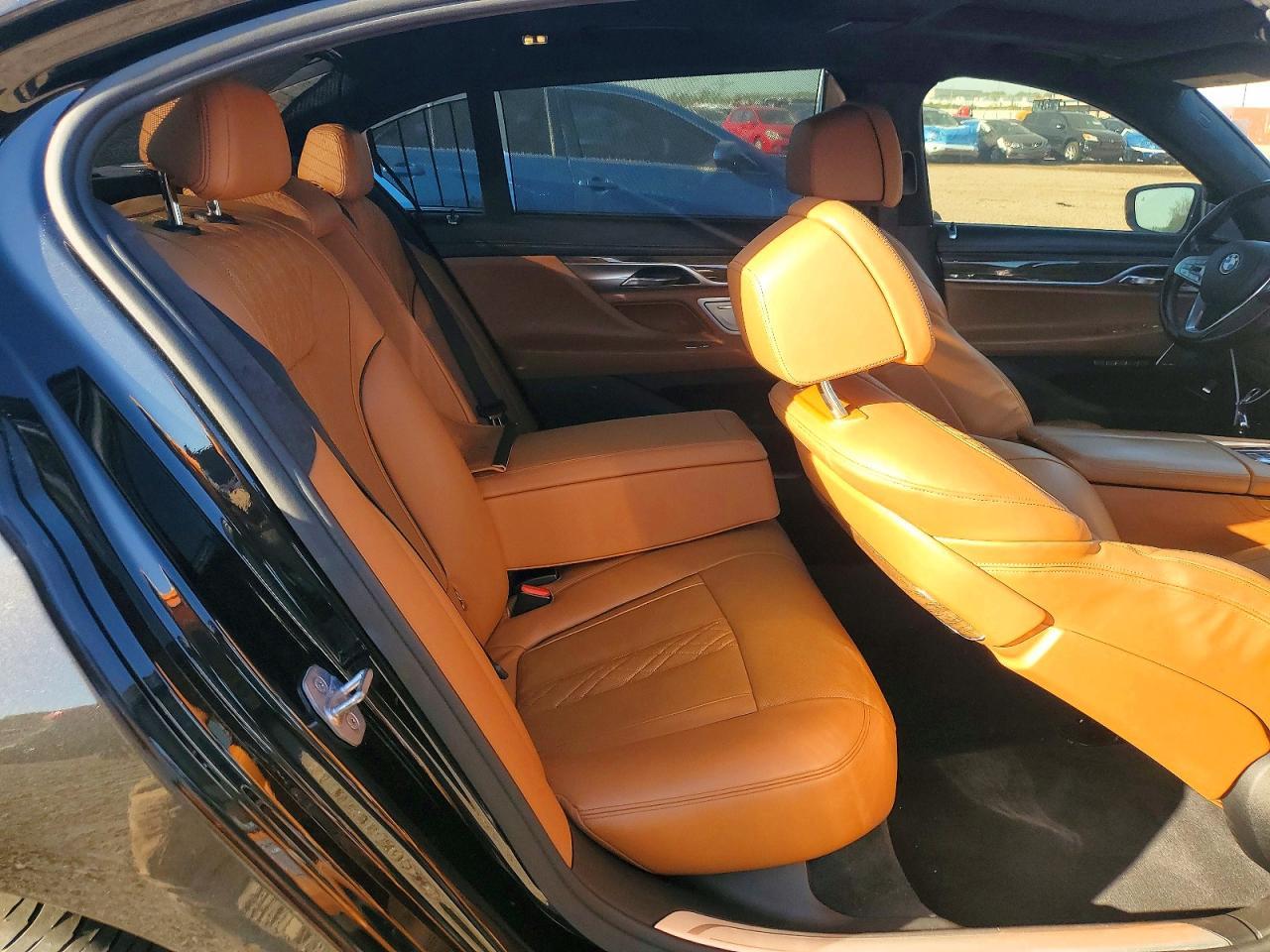 2016 BMW 750 Xi - zdjęcie 10
