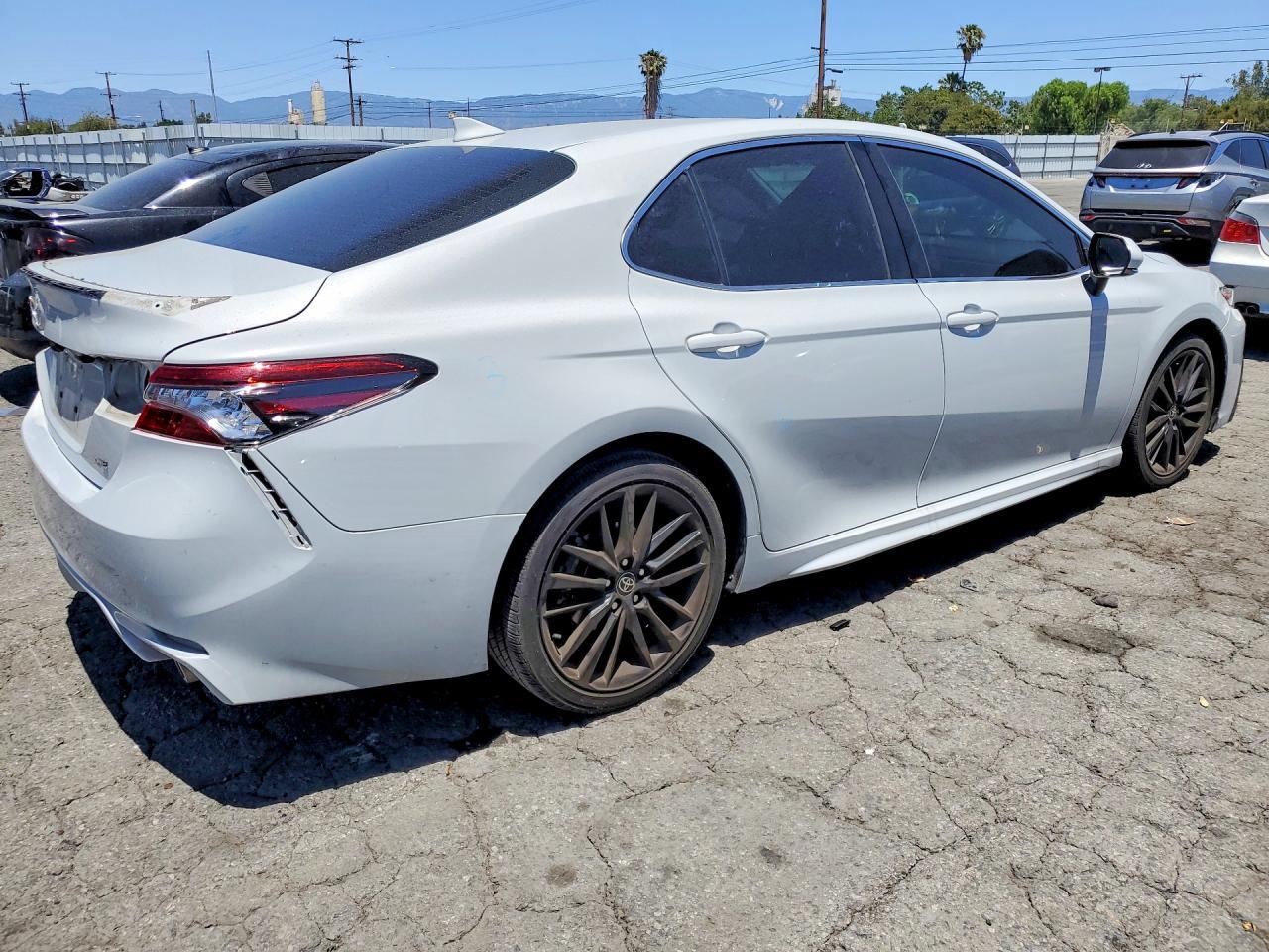 2022 Toyota Camry Xse - zdjęcie 3