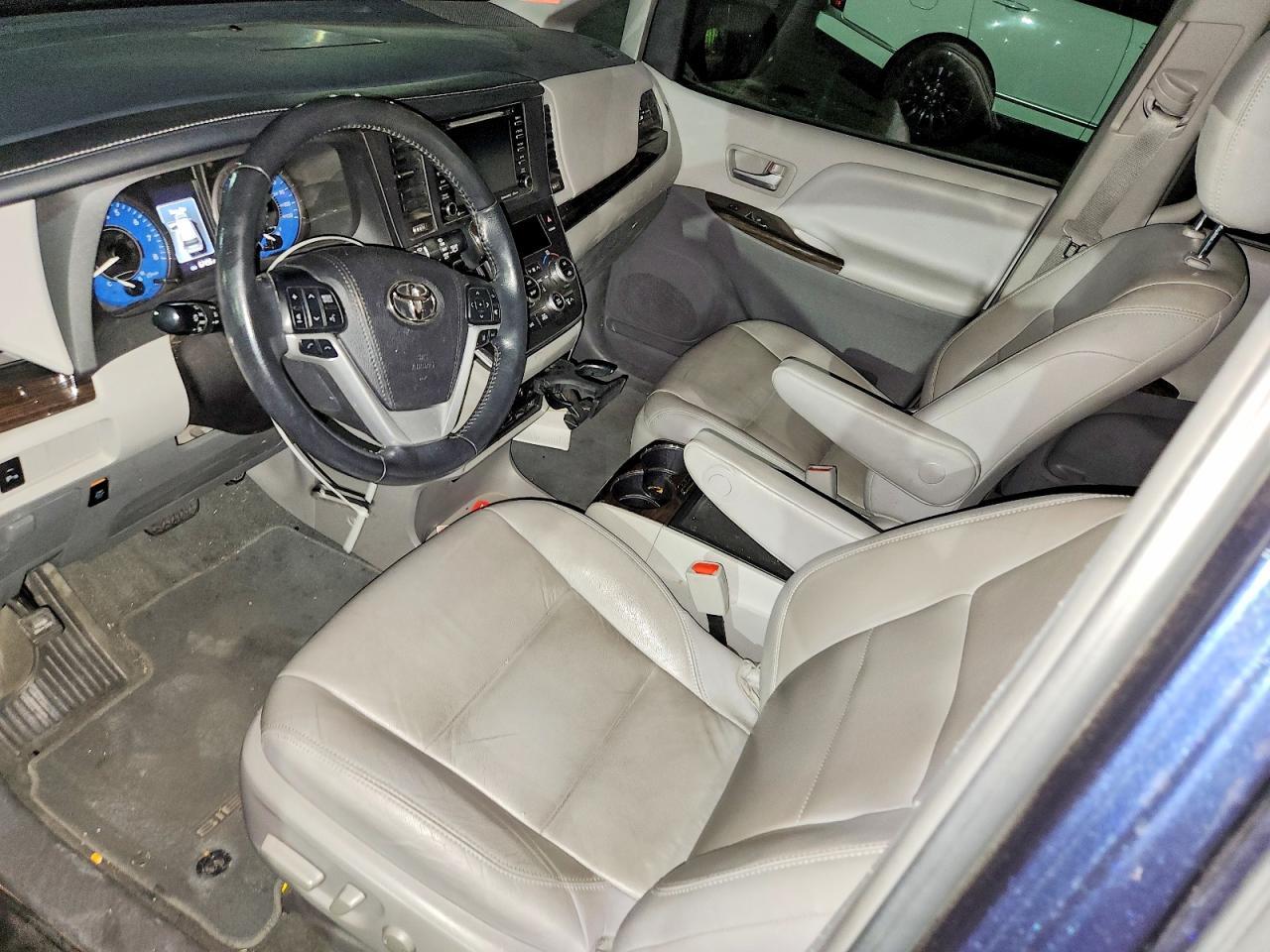 2013 Toyota Sienna - zdjęcie 8