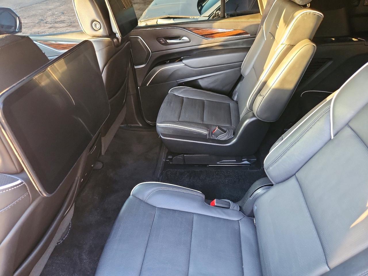 2024 Cadillac Escalade Premium Luxury - zdjęcie 11