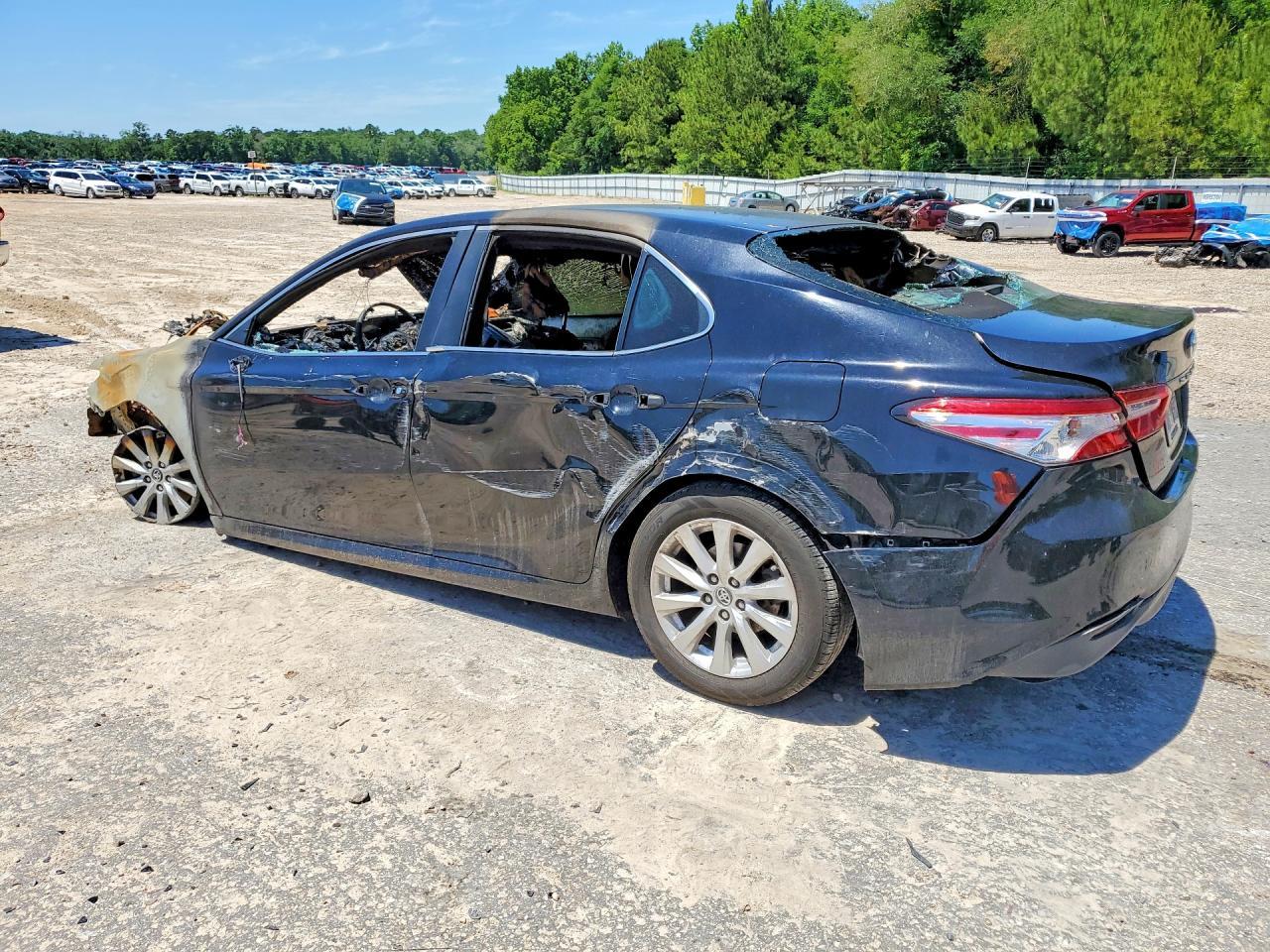 2018 Toyota Camry Le - zdjęcie 2