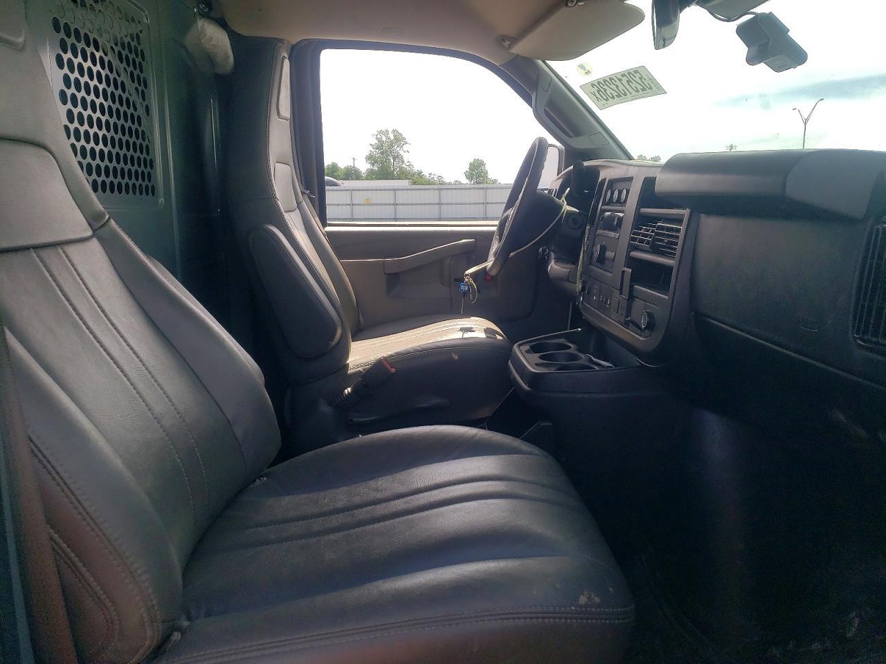 2025 Chevrolet Express G2500 - zdjęcie 7