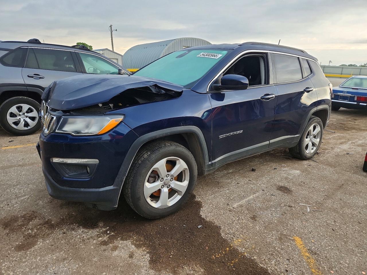 2018 Jeep Compass Latitude - zdjęcie główne