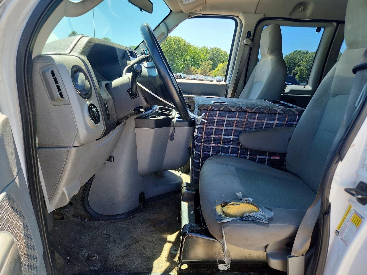 2014 Ford Econoline E350 Super Duty Wagon - zdjęcie 7