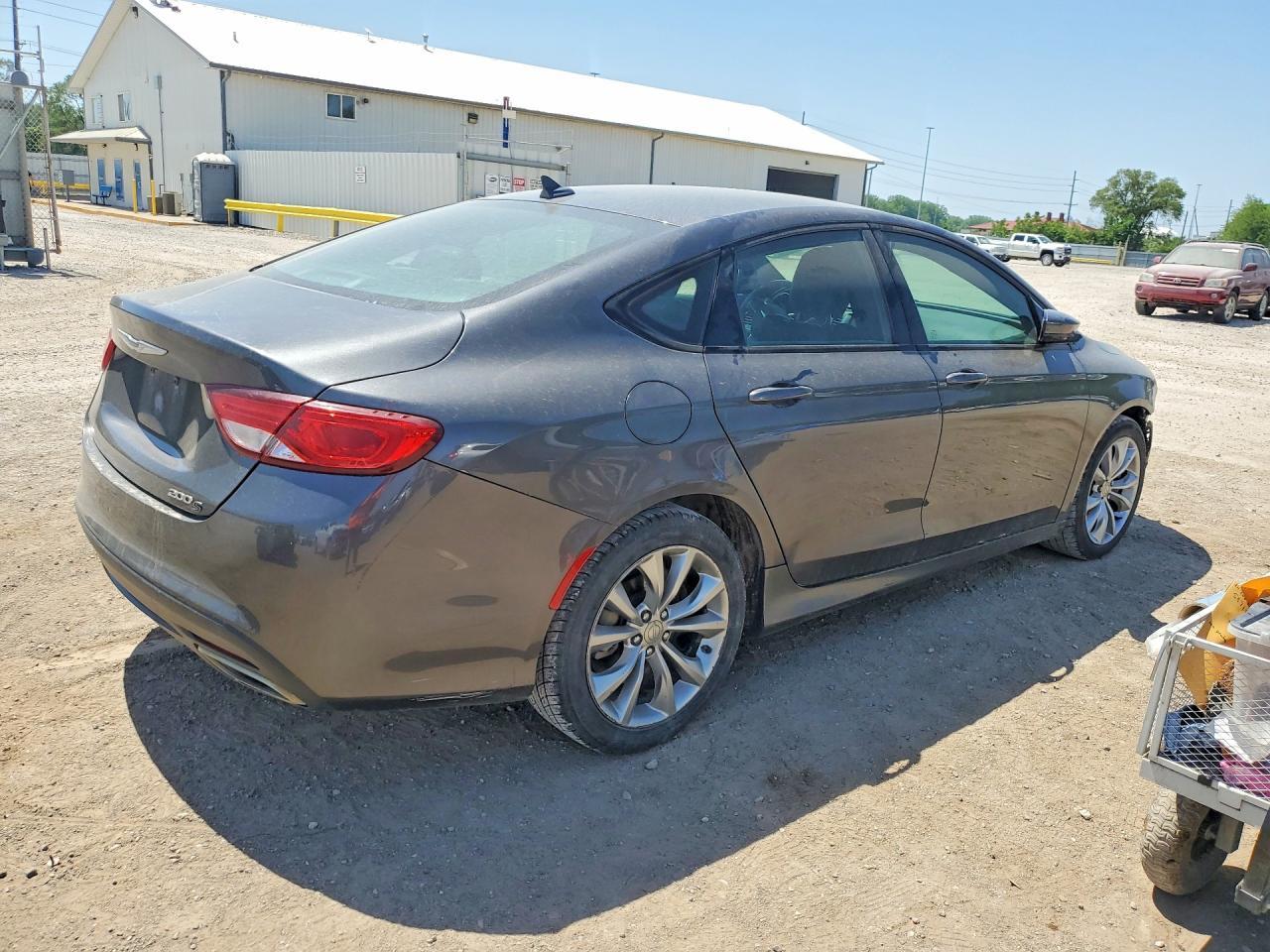 2015 Chrysler 200 S - zdjęcie 3