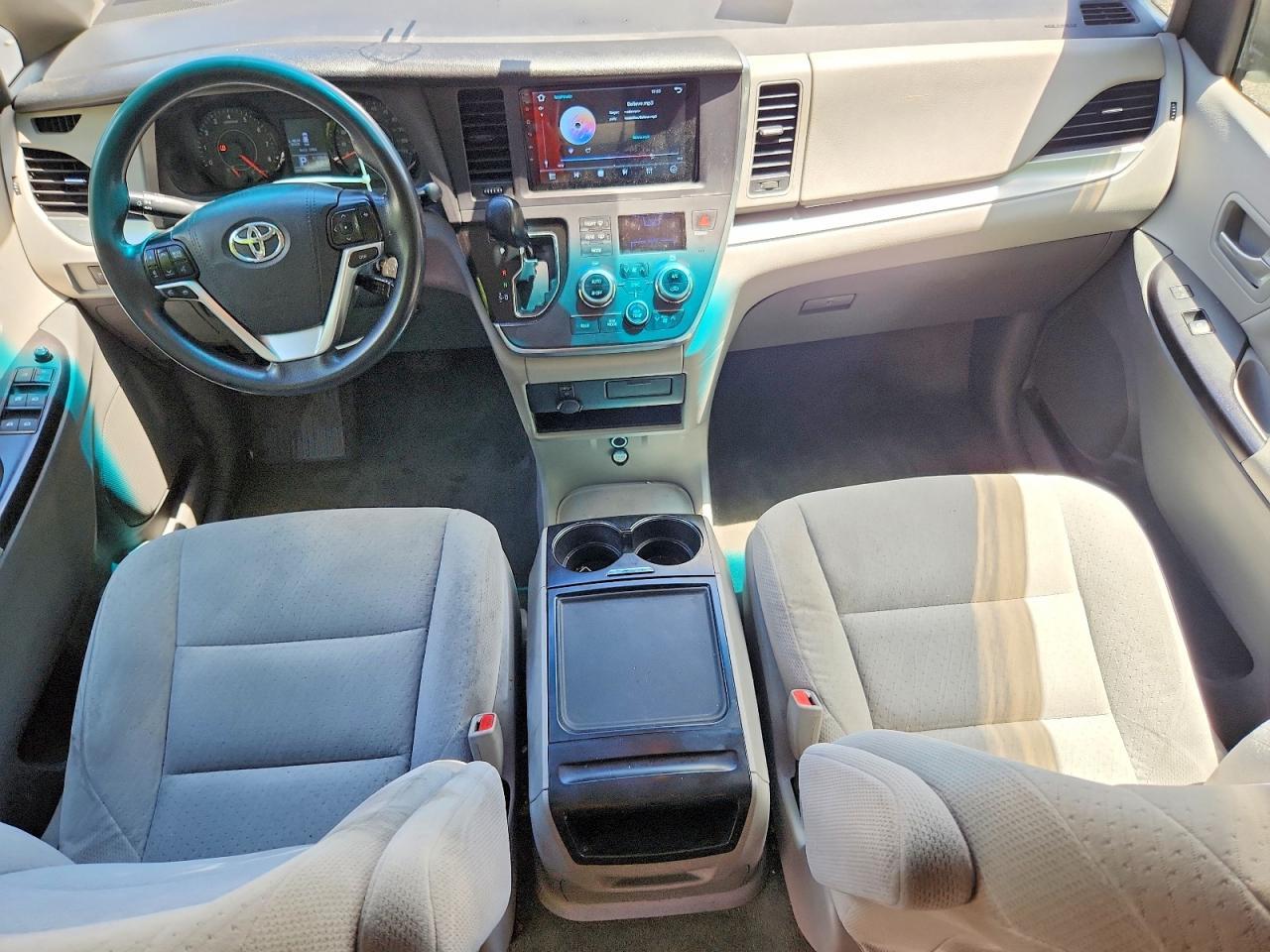 2016 Toyota Sienna Le - zdjęcie 8