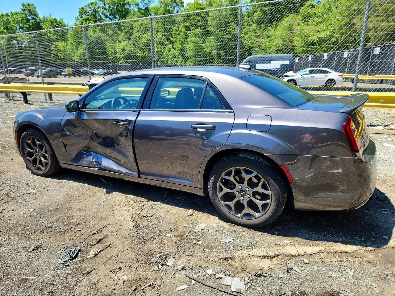 2015 Chrysler 300 S - zdjęcie 2