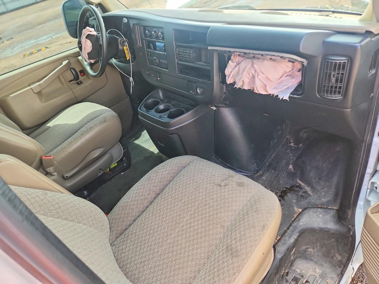 2017 Chevrolet Express G2500 - zdjęcie 8