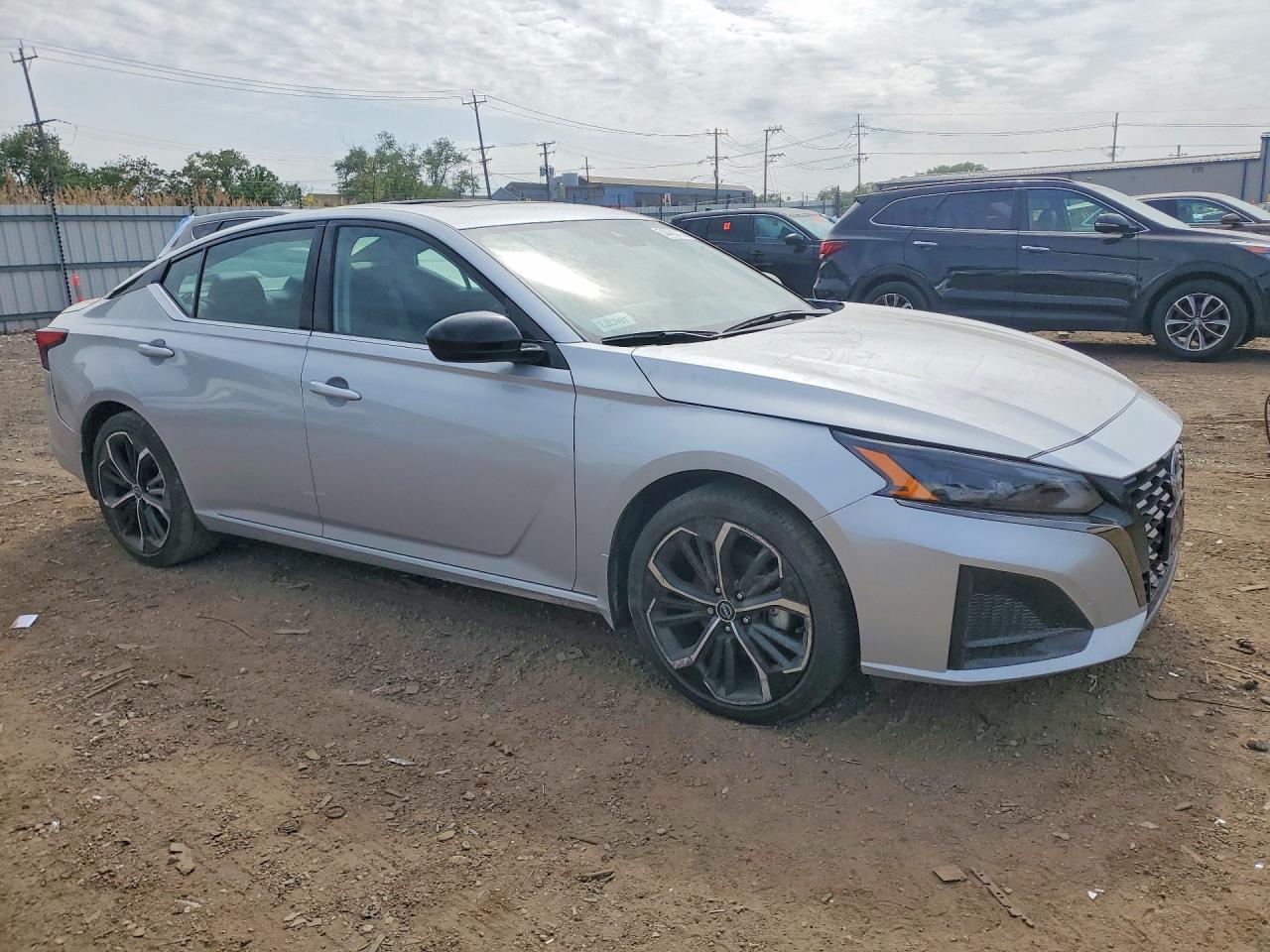 2024 Nissan Altima Sr - zdjęcie 4