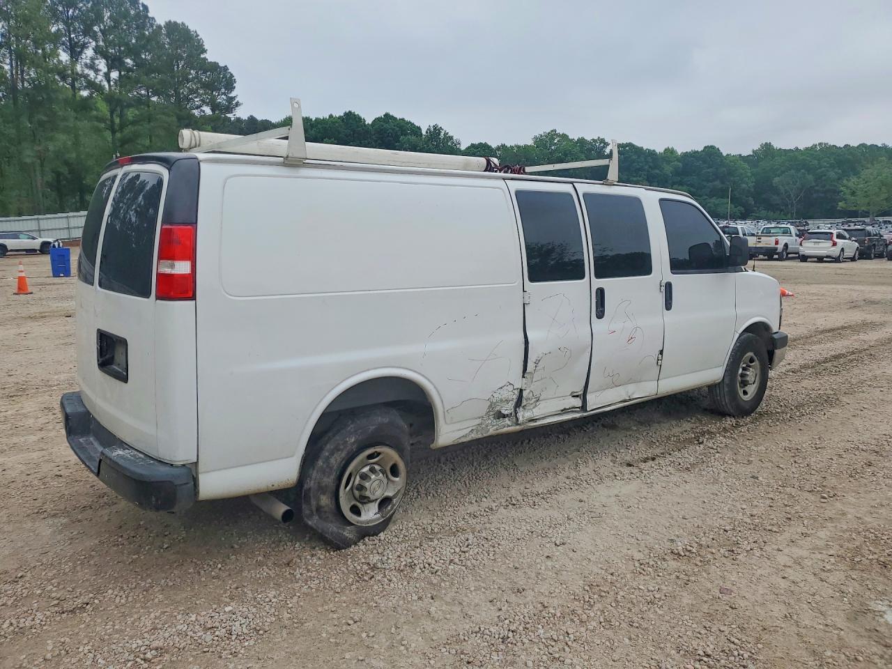 2020 Chevrolet Express G2500 - zdjęcie 3