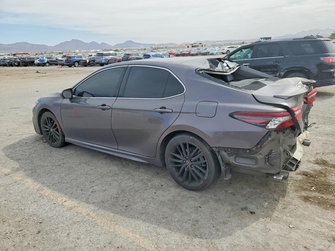 2021 Toyota Camry Xse - zdjęcie 2
