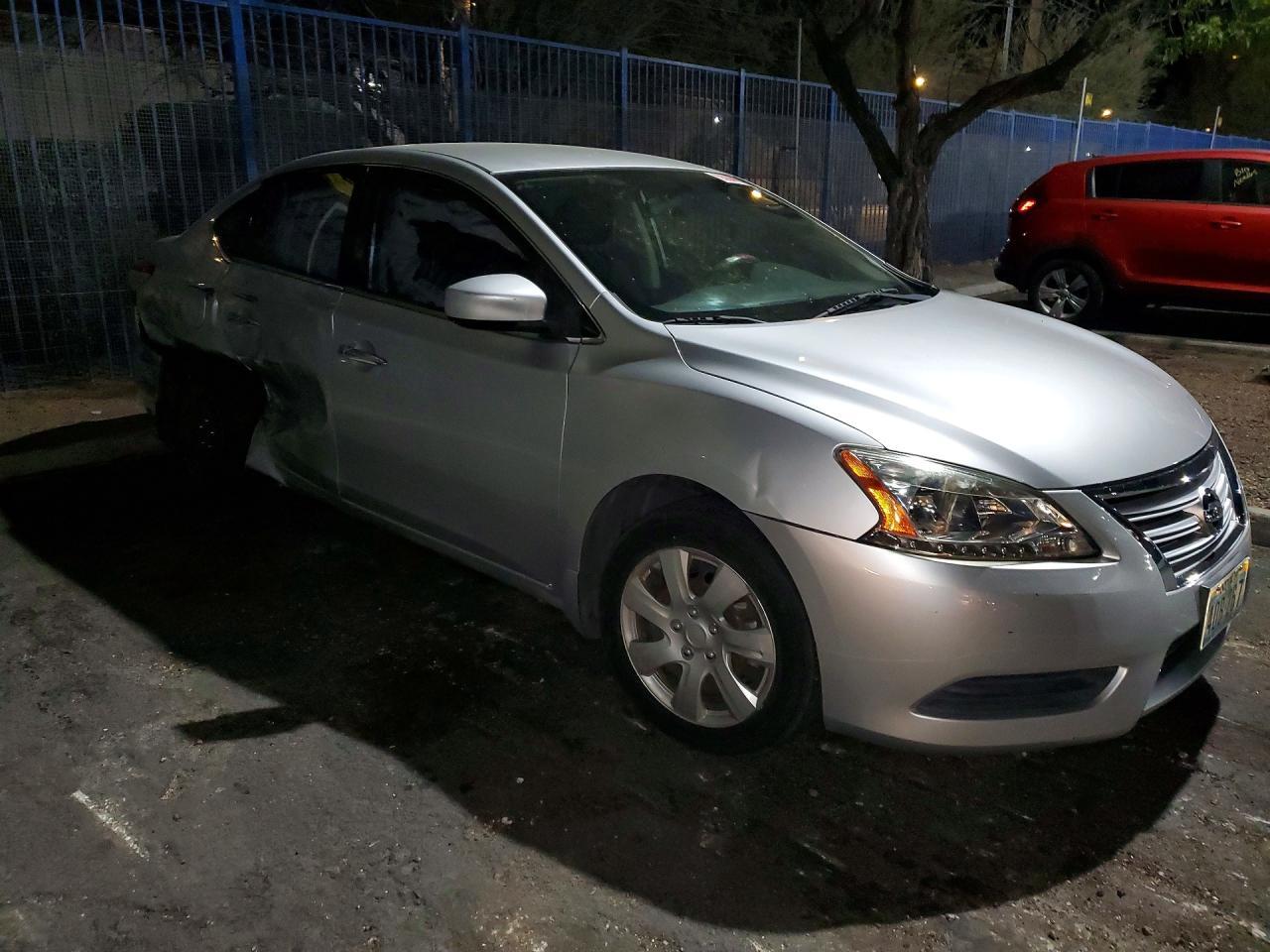 2015 Nissan Sentra S - zdjęcie 4